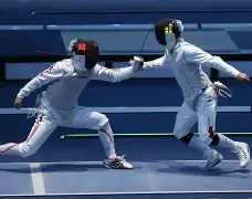 包含击剑锦标赛掀起高潮，齐鲁巨龙队强势横扫燕赵迅豹队，老将里程碑之夜——传控打穿防线的词条